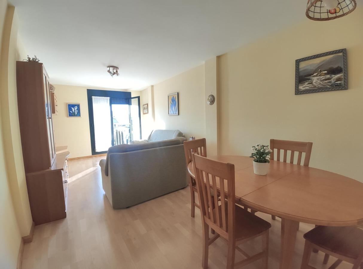 Bisaurin Jaca Apartment Bagian luar foto