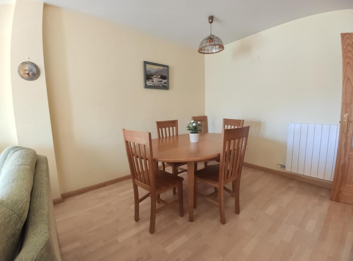 Bisaurin Jaca Apartment Bagian luar foto